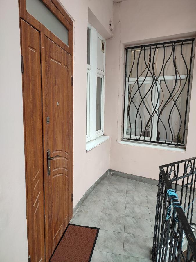 Апартаменти Трехкімнатні В Самому Центрі Для 6-Х Leópolis Exterior foto