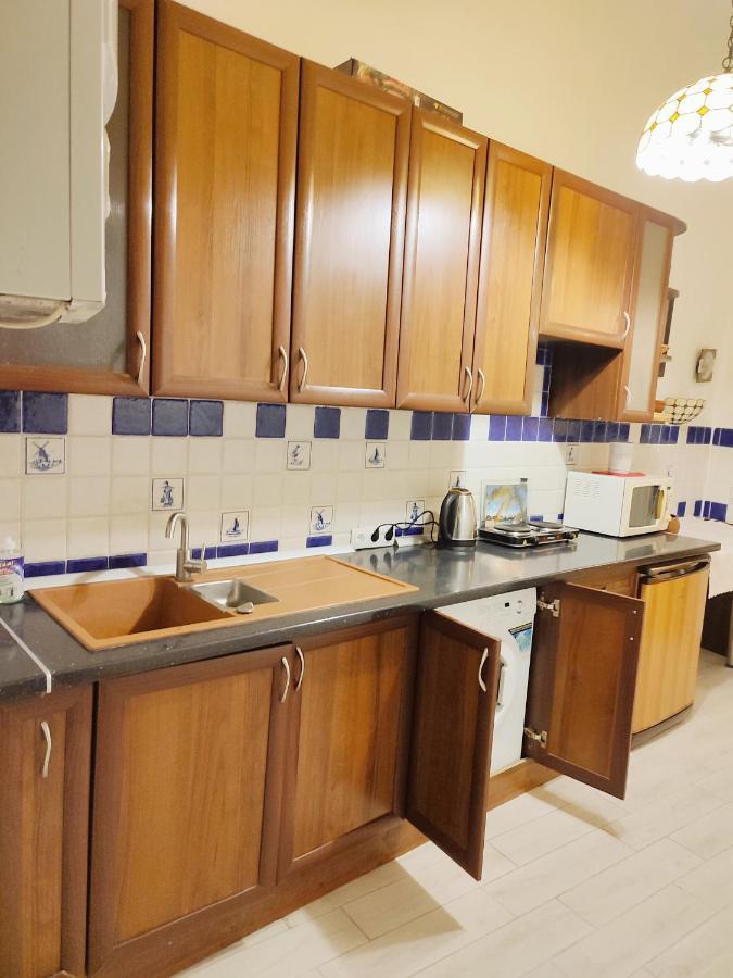 Апартаменти Трехкімнатні В Самому Центрі Для 6-Х Leópolis Exterior foto