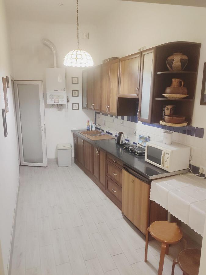 Апартаменти Трехкімнатні В Самому Центрі Для 6-Х Leópolis Exterior foto